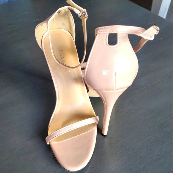 DELEVENTH | Strappy Ankle Heel in Tan sz 38 (7) - Picture 3 of 10
